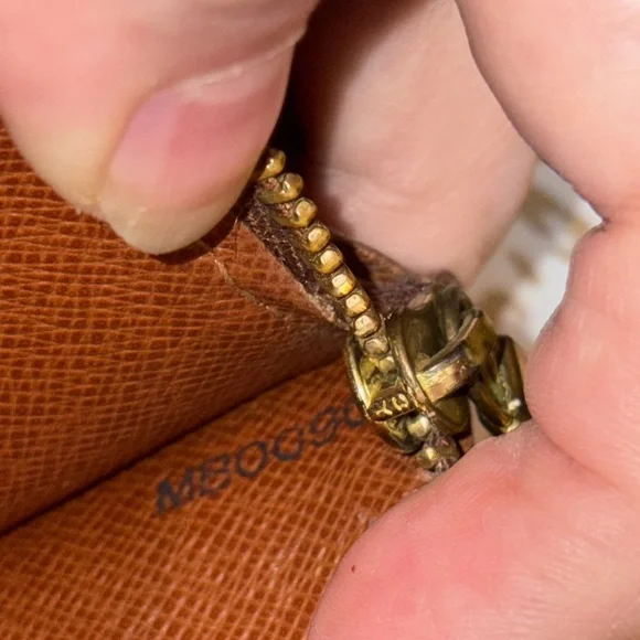 AUTHENTIC LOUIS VUITTON Vintage LV Monogram Sarah Wallet. - Picture 12 of 16